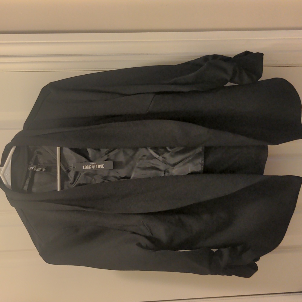 NWT Black 3 quarter sleeve blazer